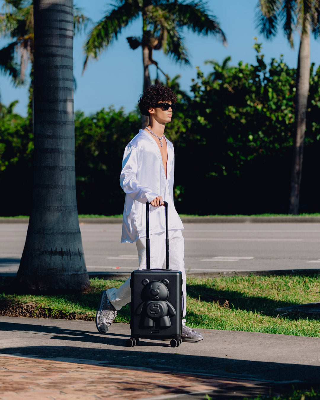MONEYBEAR MOGUL HARDSHELL CARRYON (BLK)