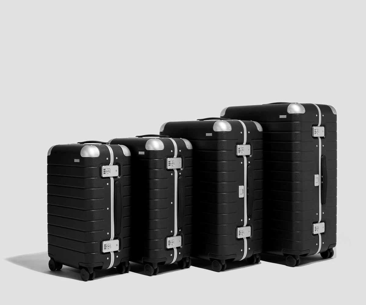 The Aluminum Edge Medium in Jet Black