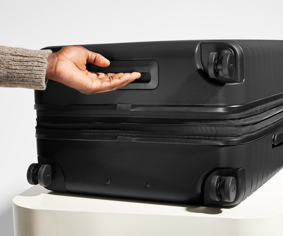 The Medium Flex in Jet Black