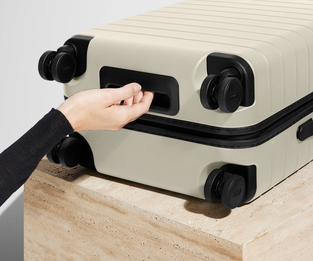 The Carry-On in Salt White